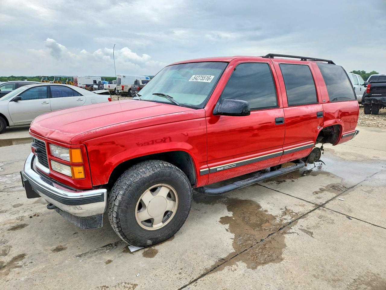 1997 GMC Yukon, VIN 1GKEK13R1VJ731204 — Бок