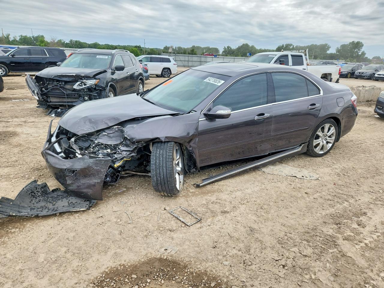 2010 Acura RL Technology, VIN JH4KB2F63AC001328 — Front end