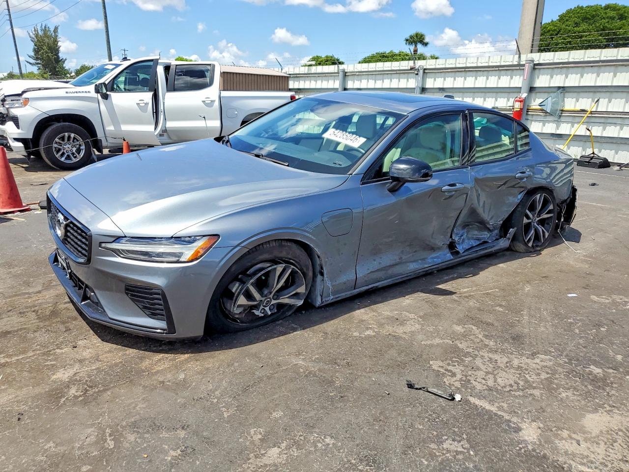 2021 Volvo S60 R-Design Expression, VIN 7JRBR0FZ3MG122743 — Бок