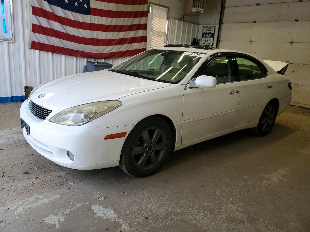 2005 Lexus ES 350, VIN JTHBA30G955076135 — Зад