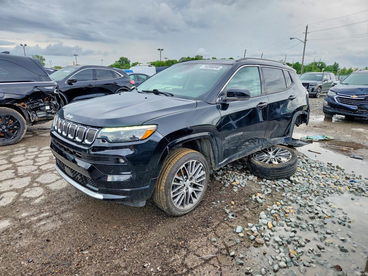 2022 Jeep Compass Limited, VIN 3C4NJDCB9NT159147 — Side