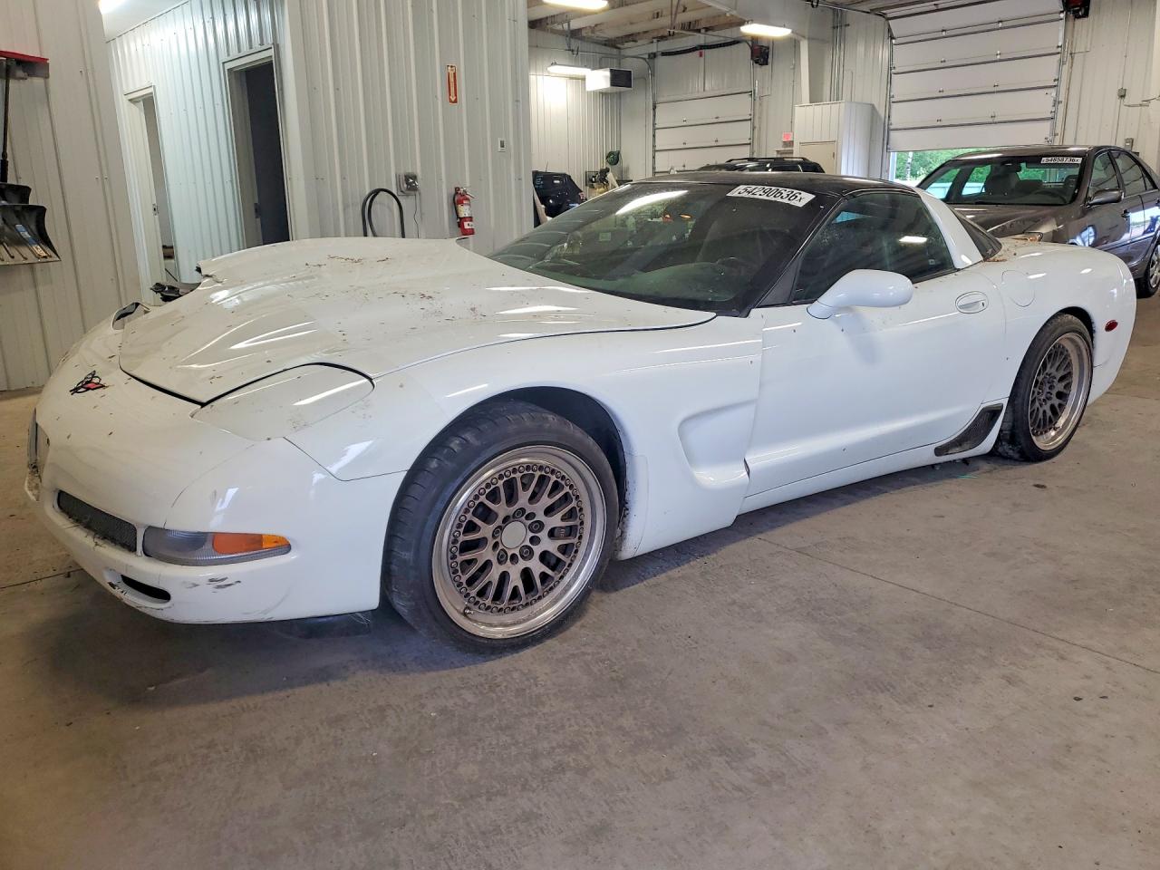 1997 Chevrolet Corvette, VIN 1G1YY22G1V5102752 — Front end