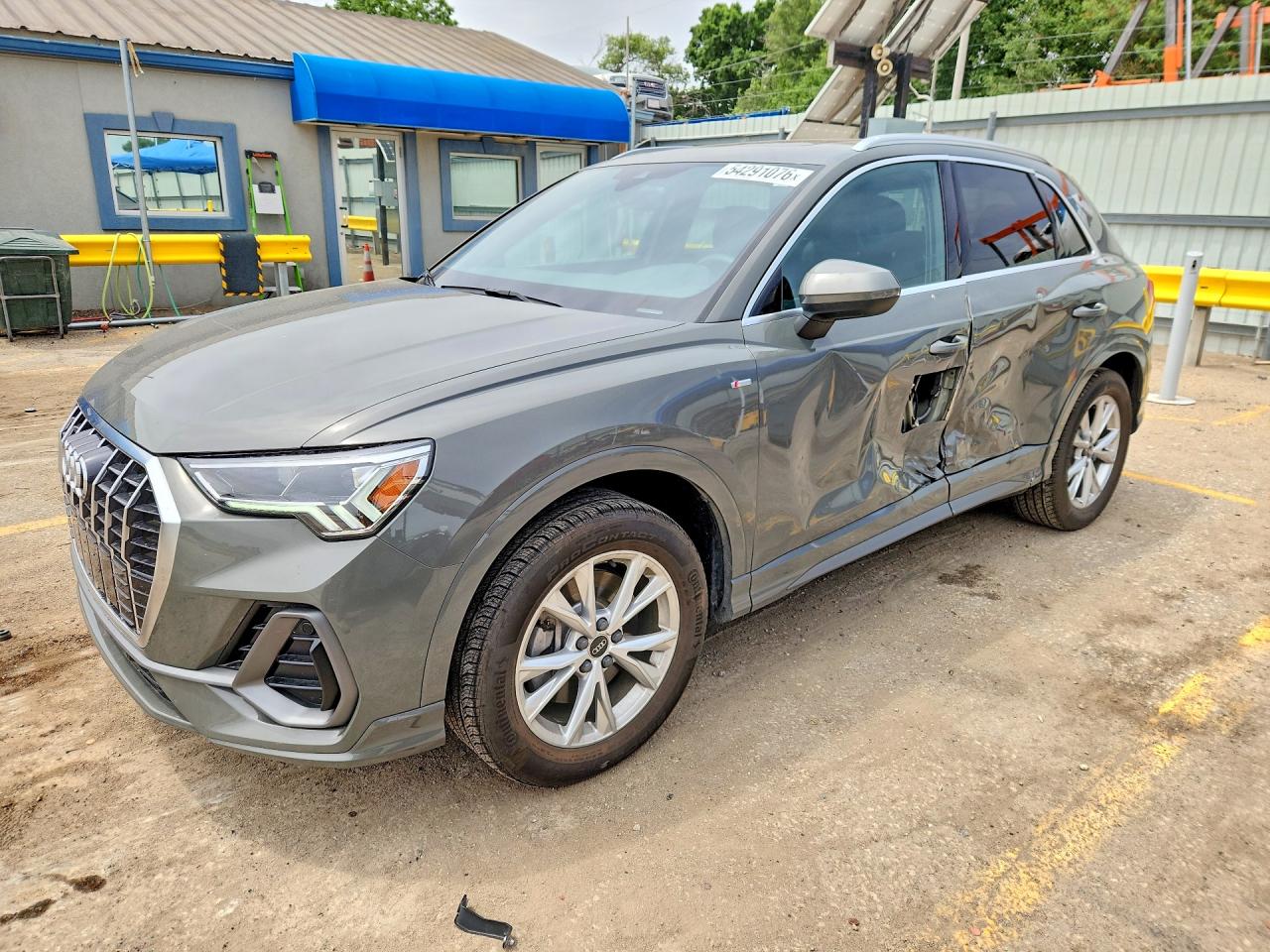 2025 Audi Q3 S line Premium Plus, VIN WA1EECF39S1037078 — Бок