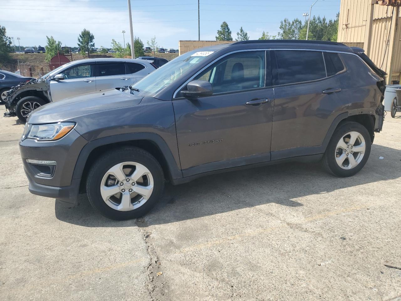 2020 Jeep Compass Latitude, VIN 3C4NJCBB2LT247031 — Rear end