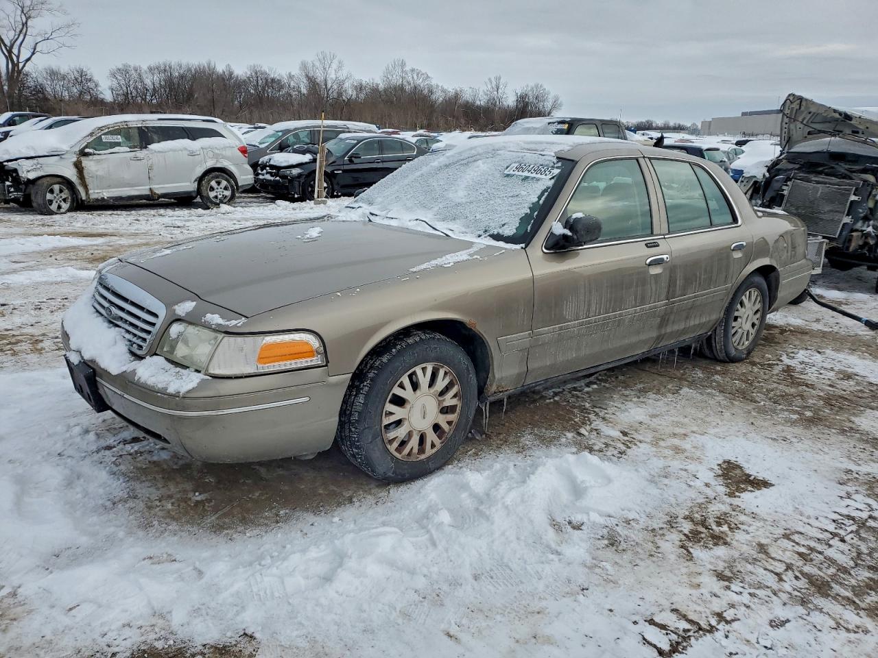 2005 Ford Crown Victoria LX, VIN 2FAFP74W25X110446 — Minor dents and scratches