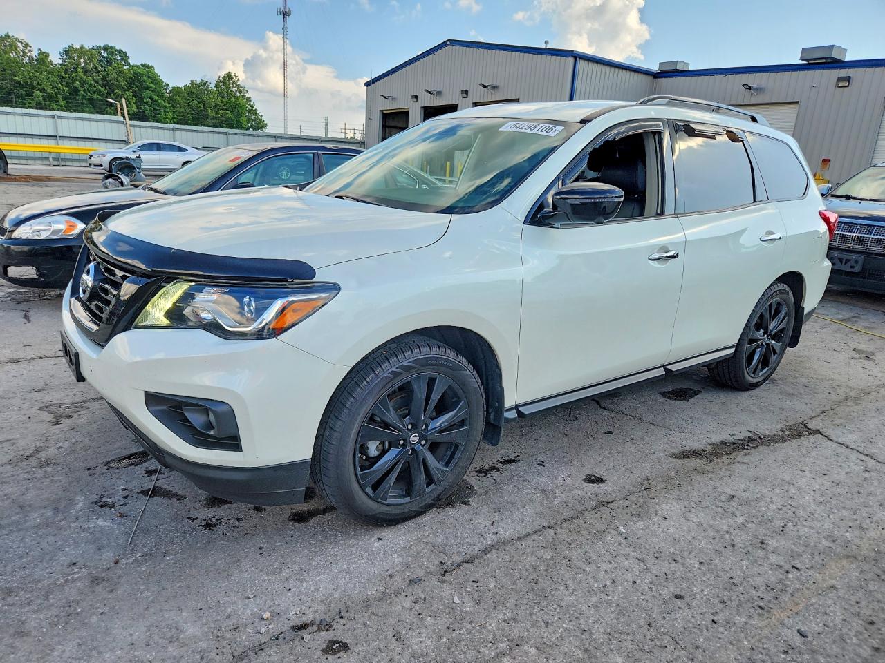 2018 Nissan Pathfinder S, VIN 5N1DR2MN0JC643341 — Град