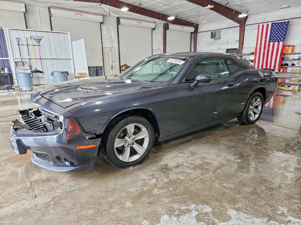 2017 Dodge Challenger SXT, VIN 2C3CDZAG7HH572535 — Front end