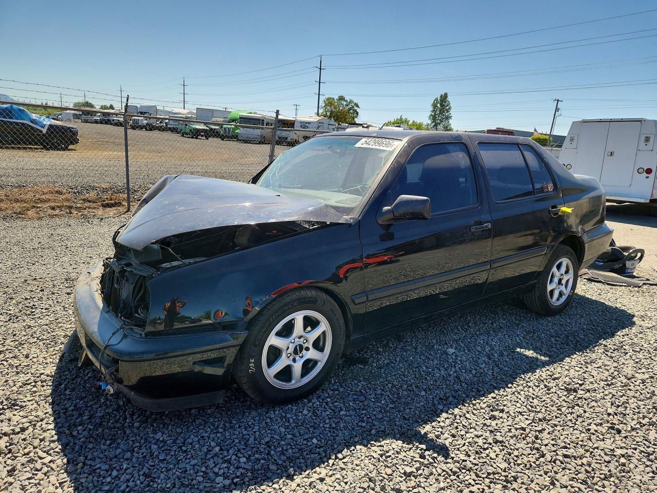 1998 Volkswagen Jetta TDI, VIN 3VWRF81H5WM243024 — Перед