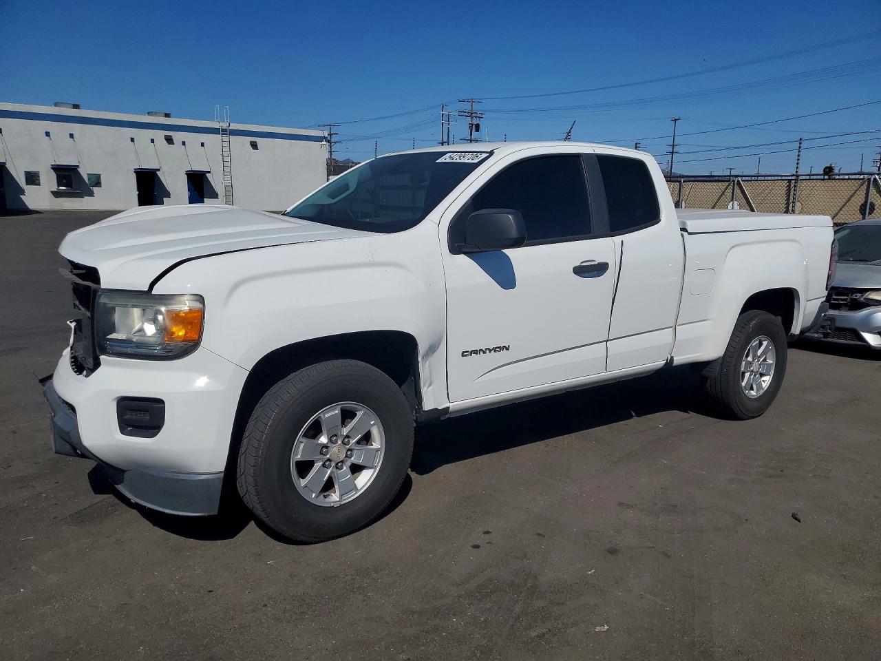 2015 GMC Canyon 2WD, VIN 1GTH5AE30F1211277 — Front end