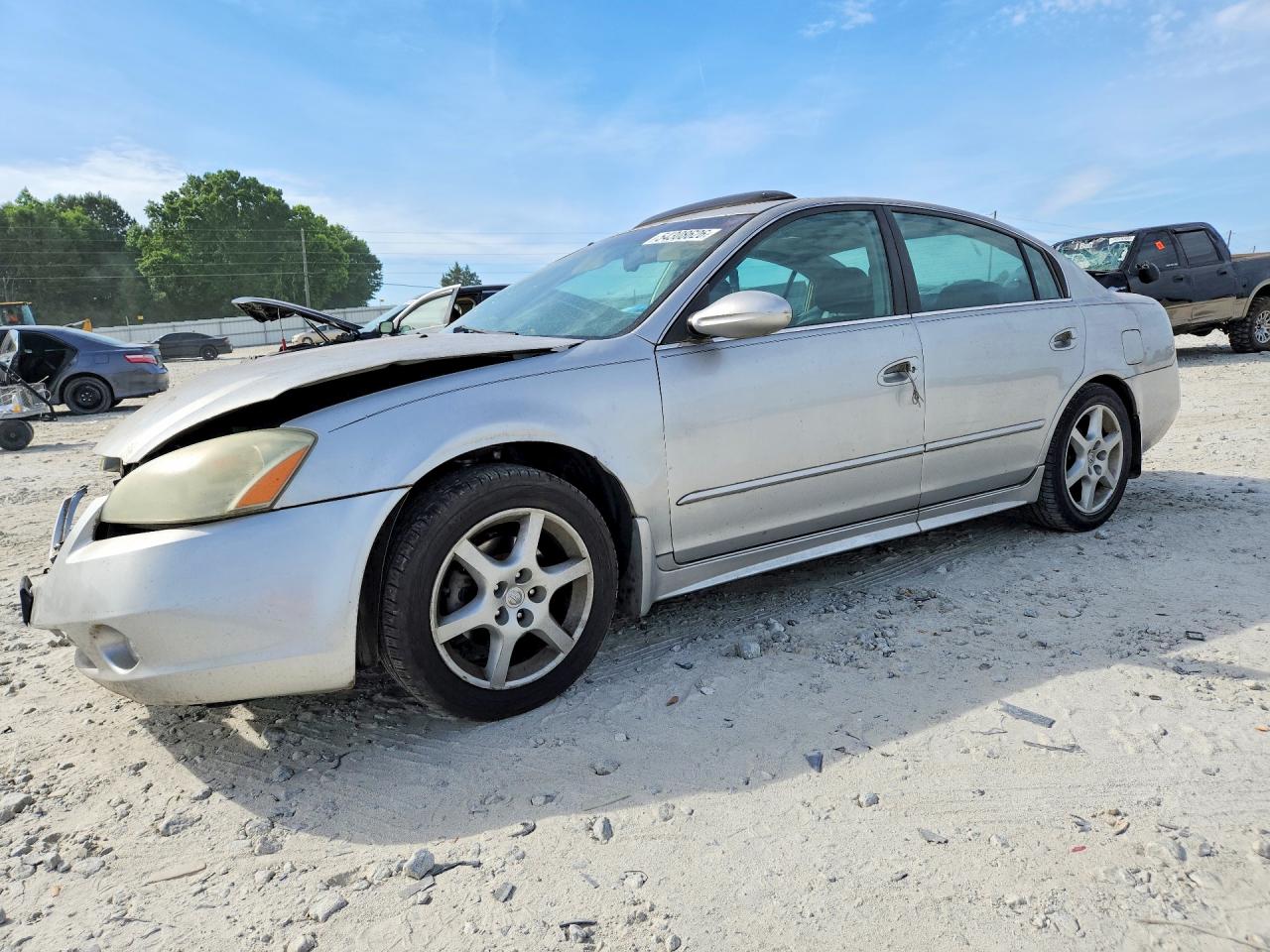 2004 Nissan Altima SE, VIN 1N4BL11D24C142092 — Front end