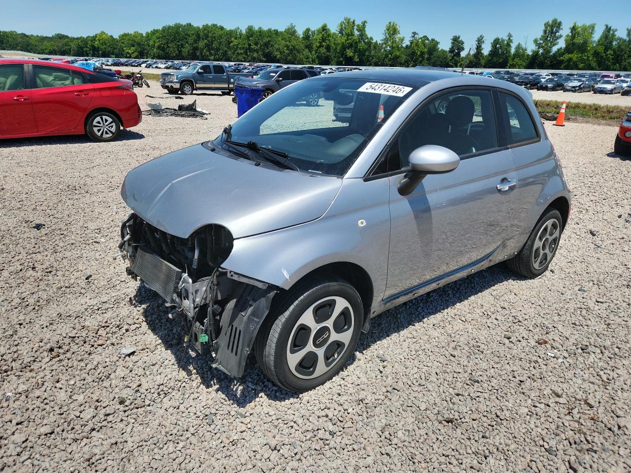 2018 FIAT 500e, VIN 3C3CFFGE3JT465090 — Перед