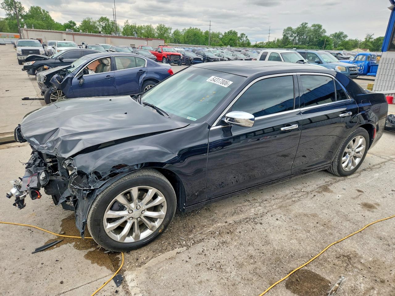 2016 Chrysler 300 C, VIN 2C3CCAKG5GH296065 — Перед