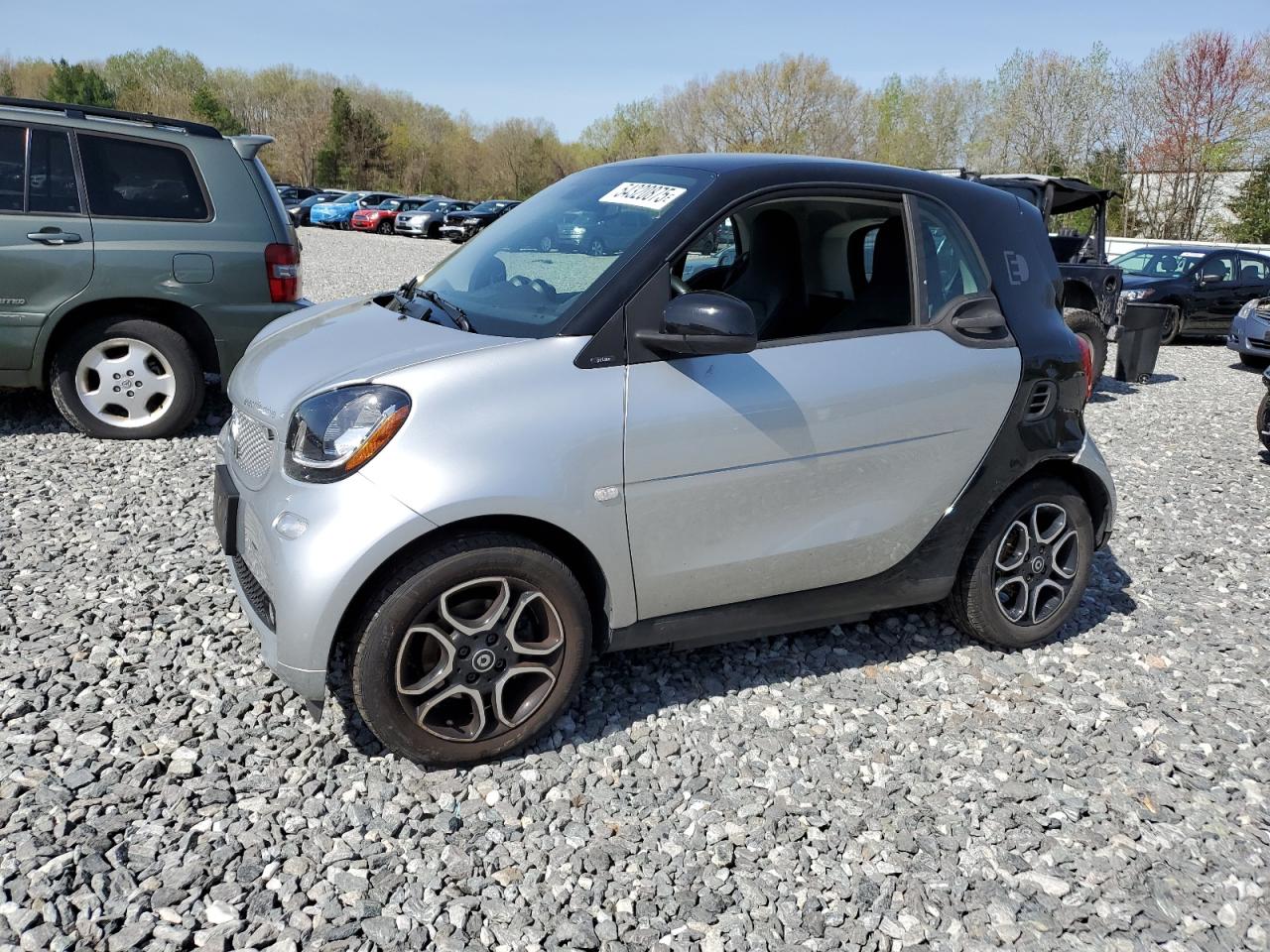 2017 Smart fortwo Pure, VIN WMEFJ9BA9HK231353 — Minor dents and scratches