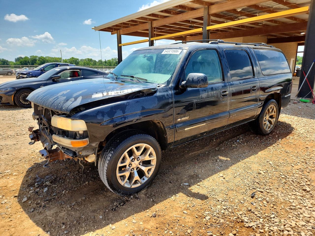 2000 Chevrolet Suburban LS, VIN 3GNFK16T3YG116142 — Front end