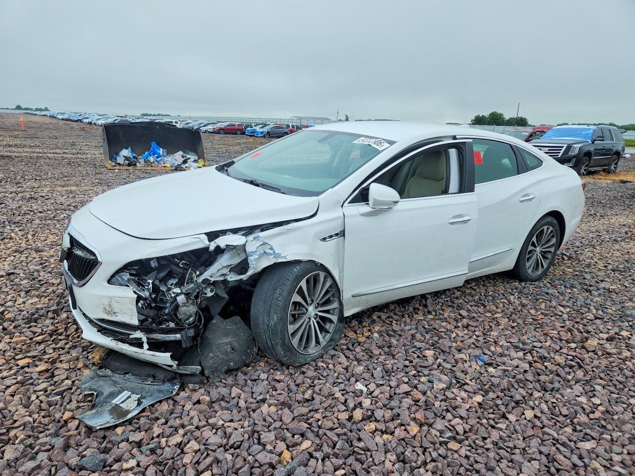 2018 Buick LaCrosse Essence, VIN 1G4ZP5SSXJU134308 — Front end