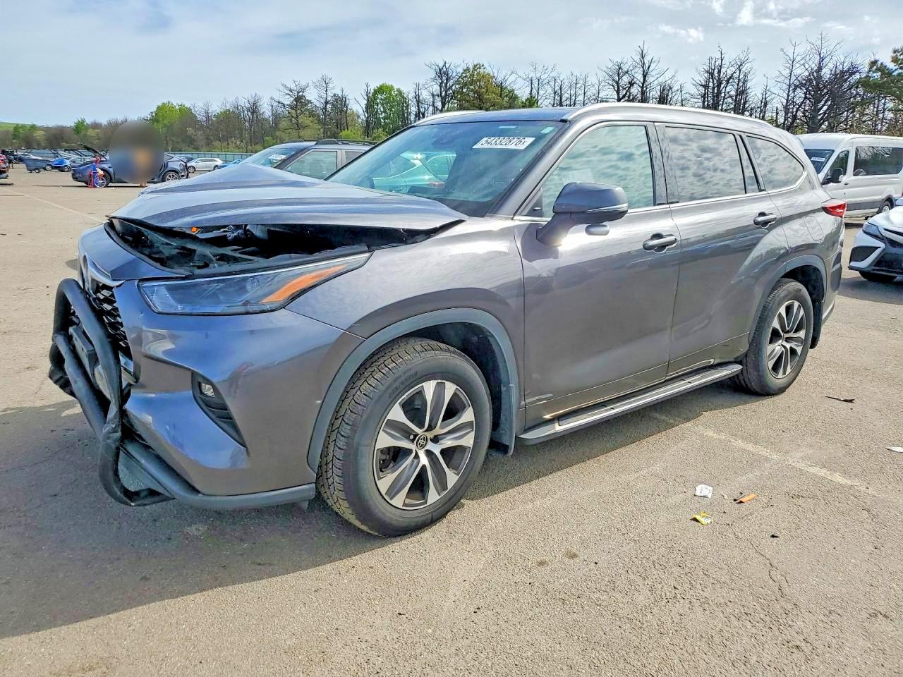 2022 Toyota Highlander XLE, VIN 5TDGZRBH7NS571596 — Front end