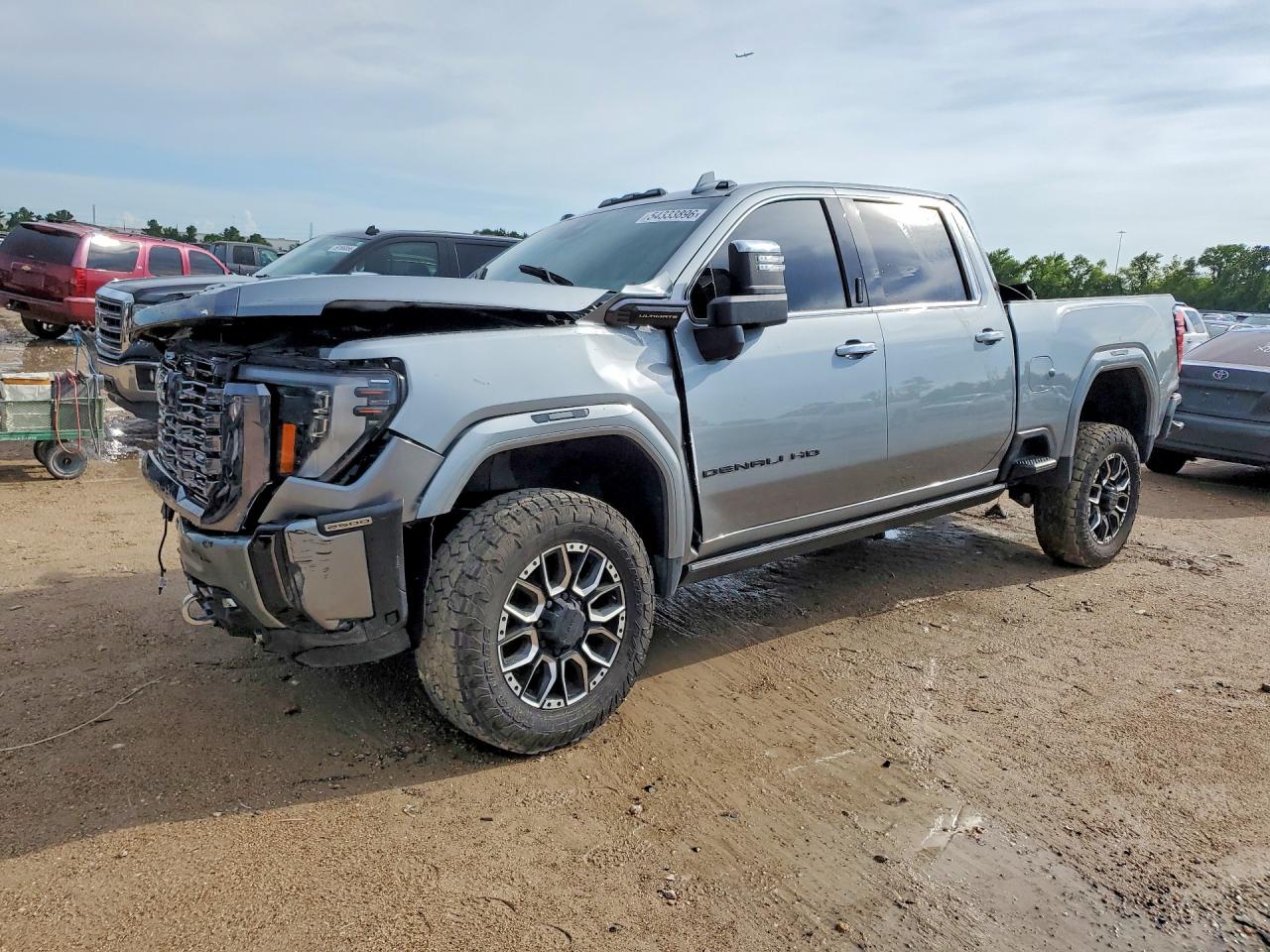 2024 GMC Sierra 2500HD Denali Ultimate, VIN 1GT49XEY2RF458597 — Front end
