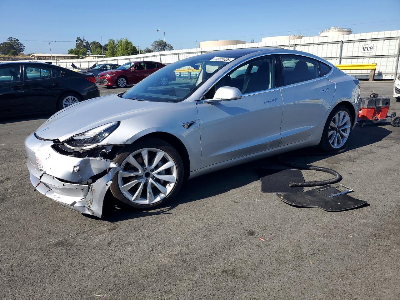 2017 Tesla Model 3 Standard, VIN 5YJ3E1EA4HF002496 — Перед