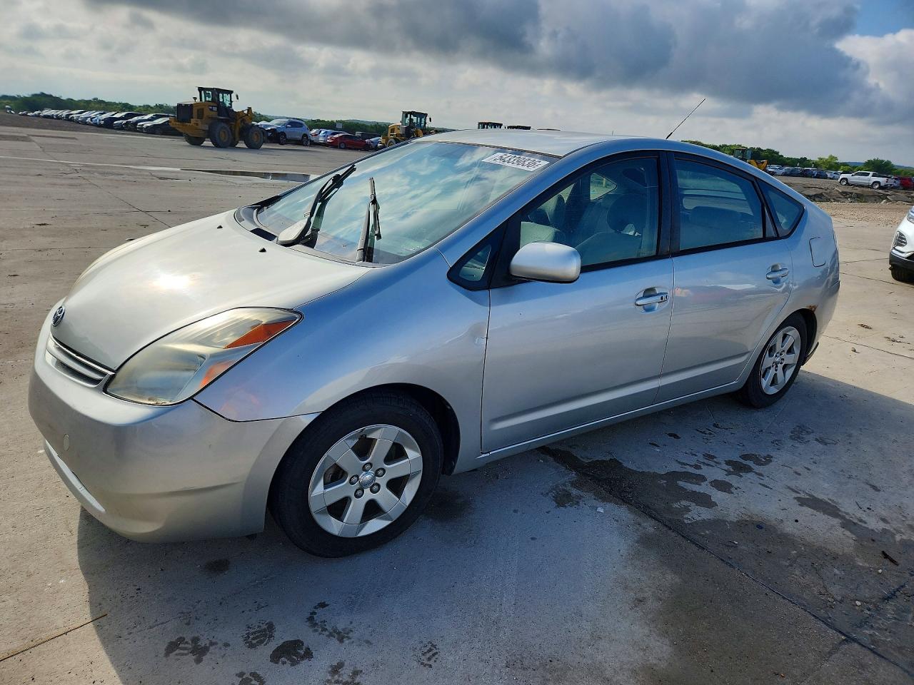 2005 Toyota Prius, VIN JTDKB20U353008410 — Side