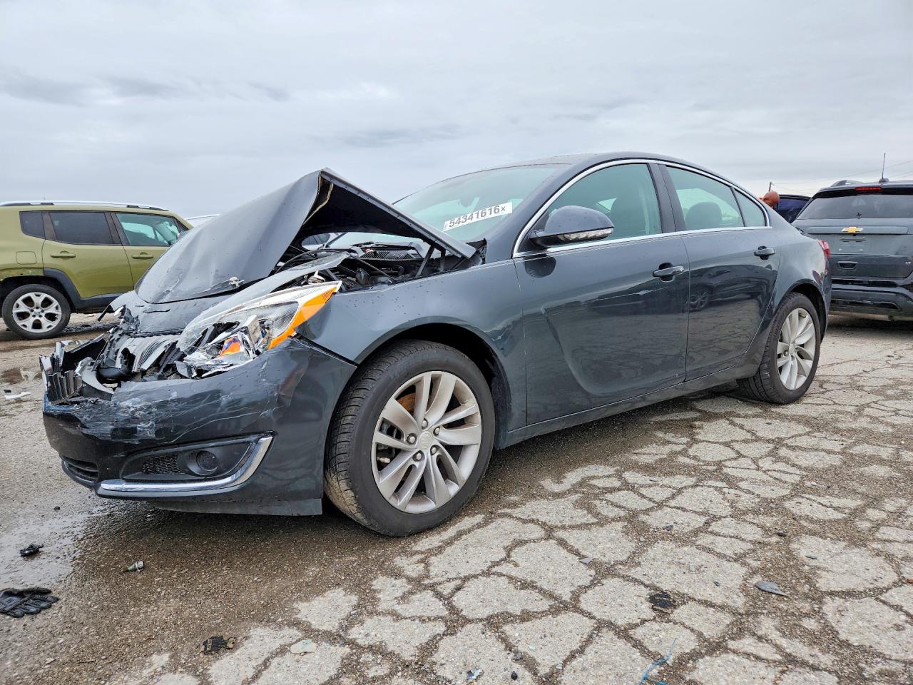 2016 Buick Regal, VIN 2G4GL5EX1G9115064 — Front end