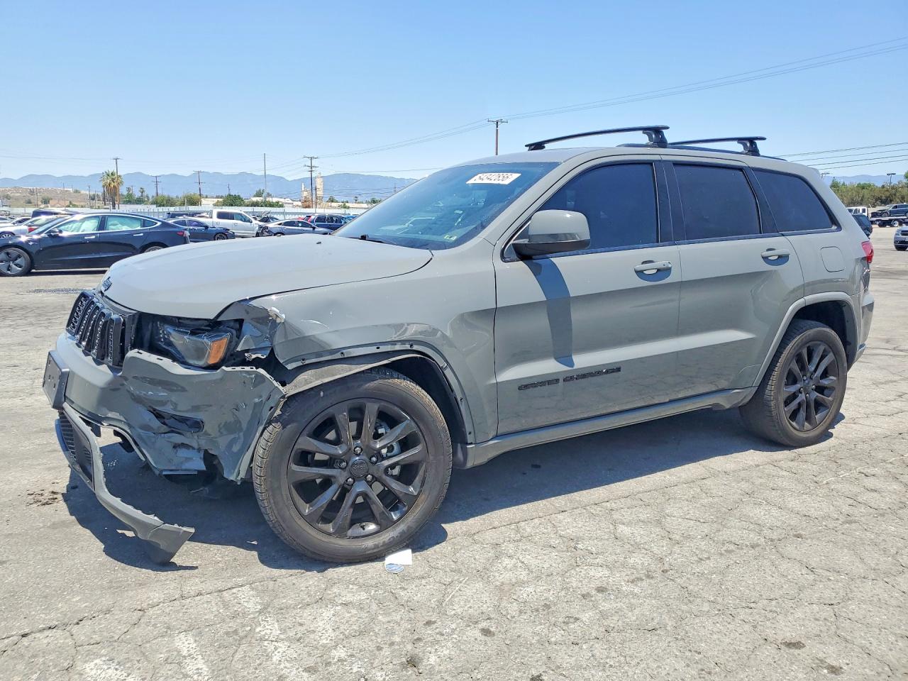2020 Jeep Grand Cherokee Altitude, VIN 1C4RJFAG4LC151008 — Front end