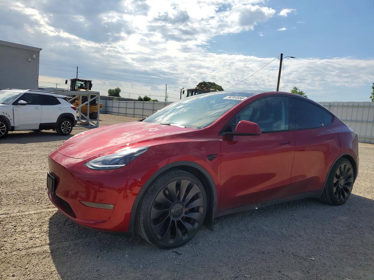 2024 Tesla Model Y Performance, VIN 7SAYGDEF4RA284248 — Град