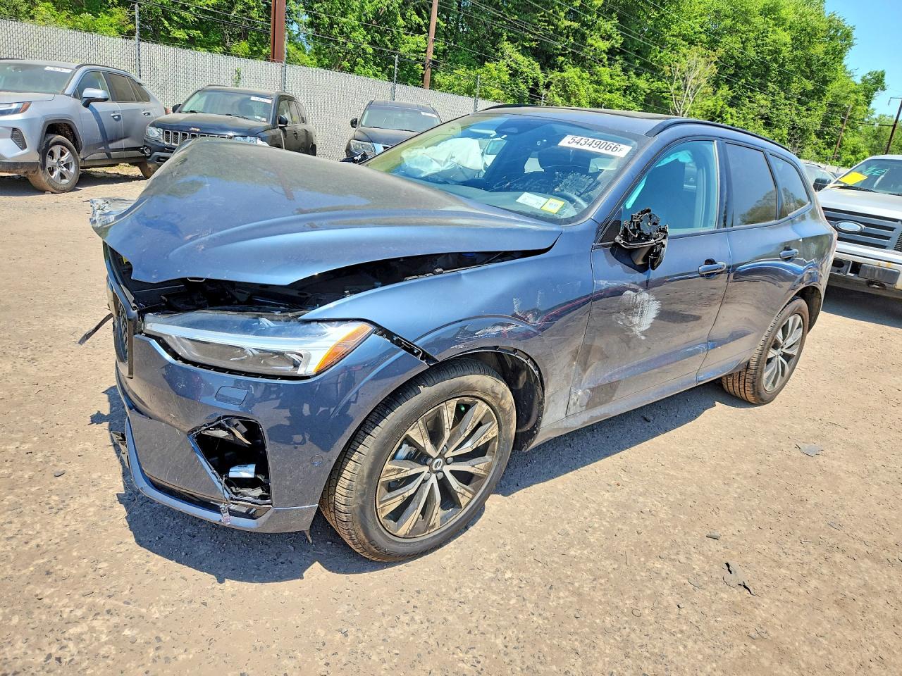 2025 Volvo XC60 Plus, VIN YV4M12RC7S1112019 — Auction photo