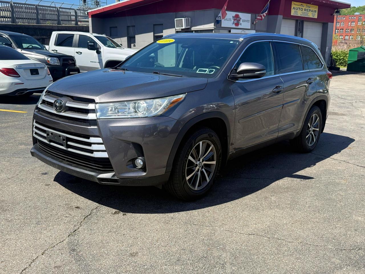 2018 Toyota Highlander XLE, VIN 5TDJZRFH9JS558004 — Minor dents and scratches