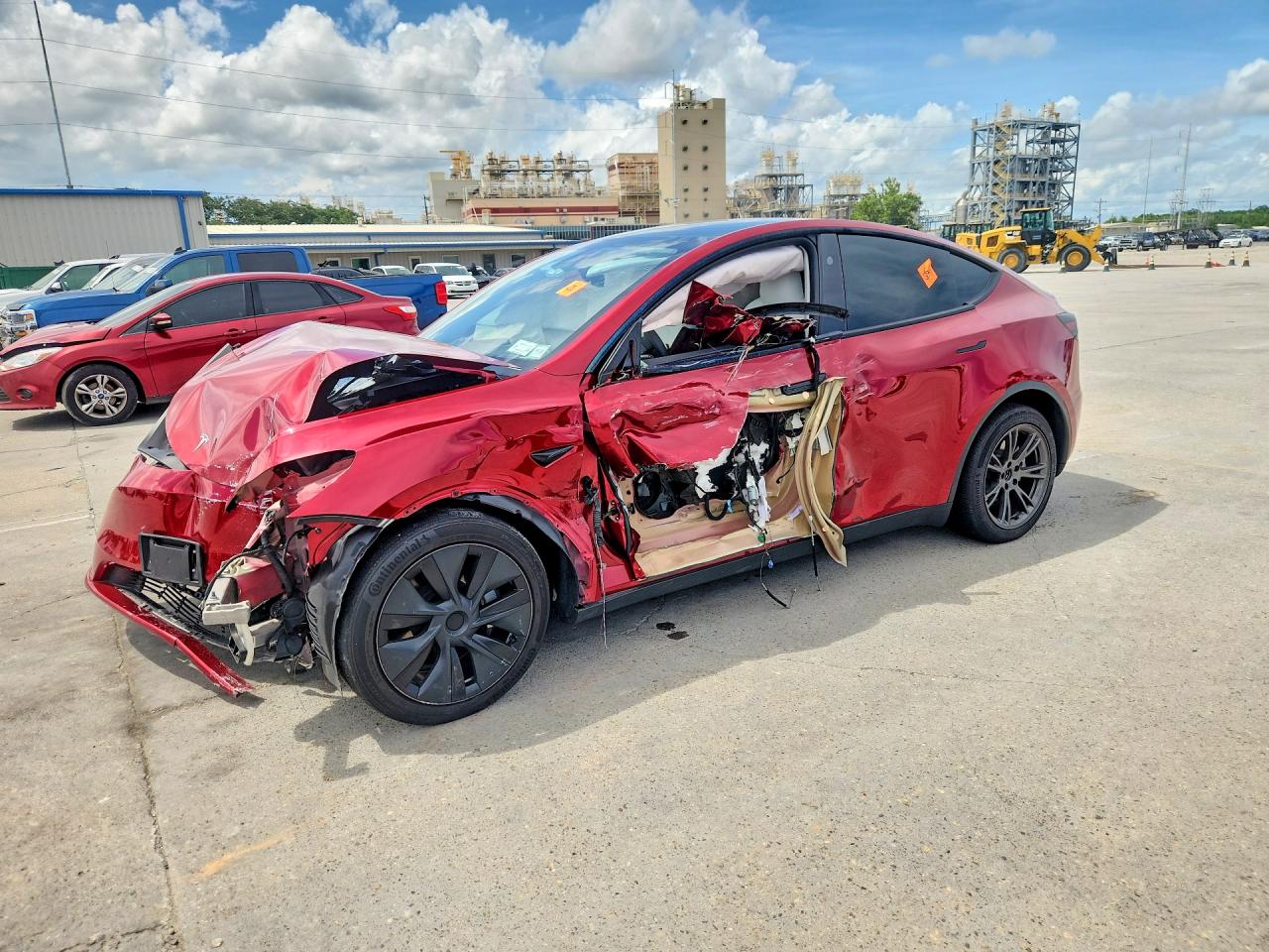 2024 Tesla Model Y Long Range, VIN 7SAYGDEE6RF150805 — Side