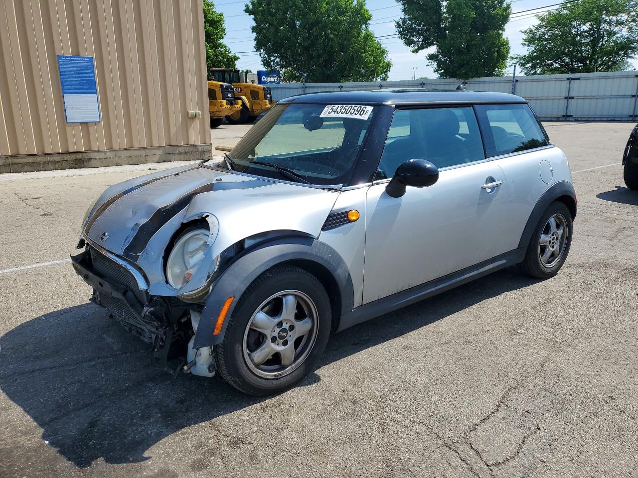 2010 MINI Hardtop, VIN WMWMF3C54ATZ28089 — Перед