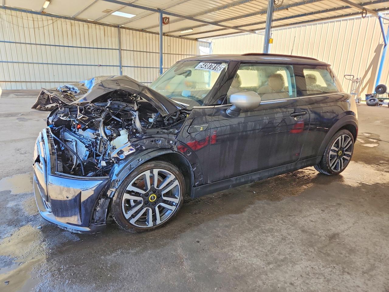 2024 MINI Hardtop Cooper SE, VIN WMW13DJ03R2V55363 — Front end
