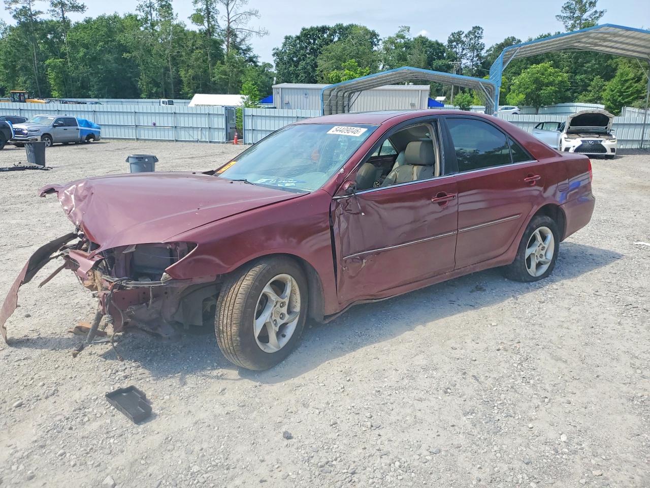 2002 Toyota Camry XLE, VIN 4T1BF32KX2U025518 — Front end