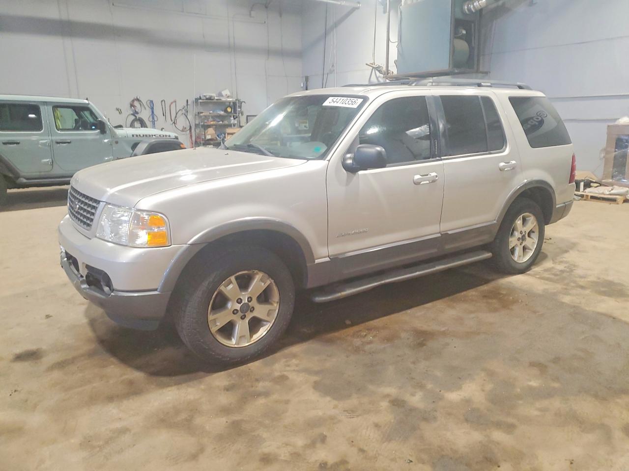 2002 Ford Explorer XLT, VIN 1FMDU73W02UC64082 — Front end