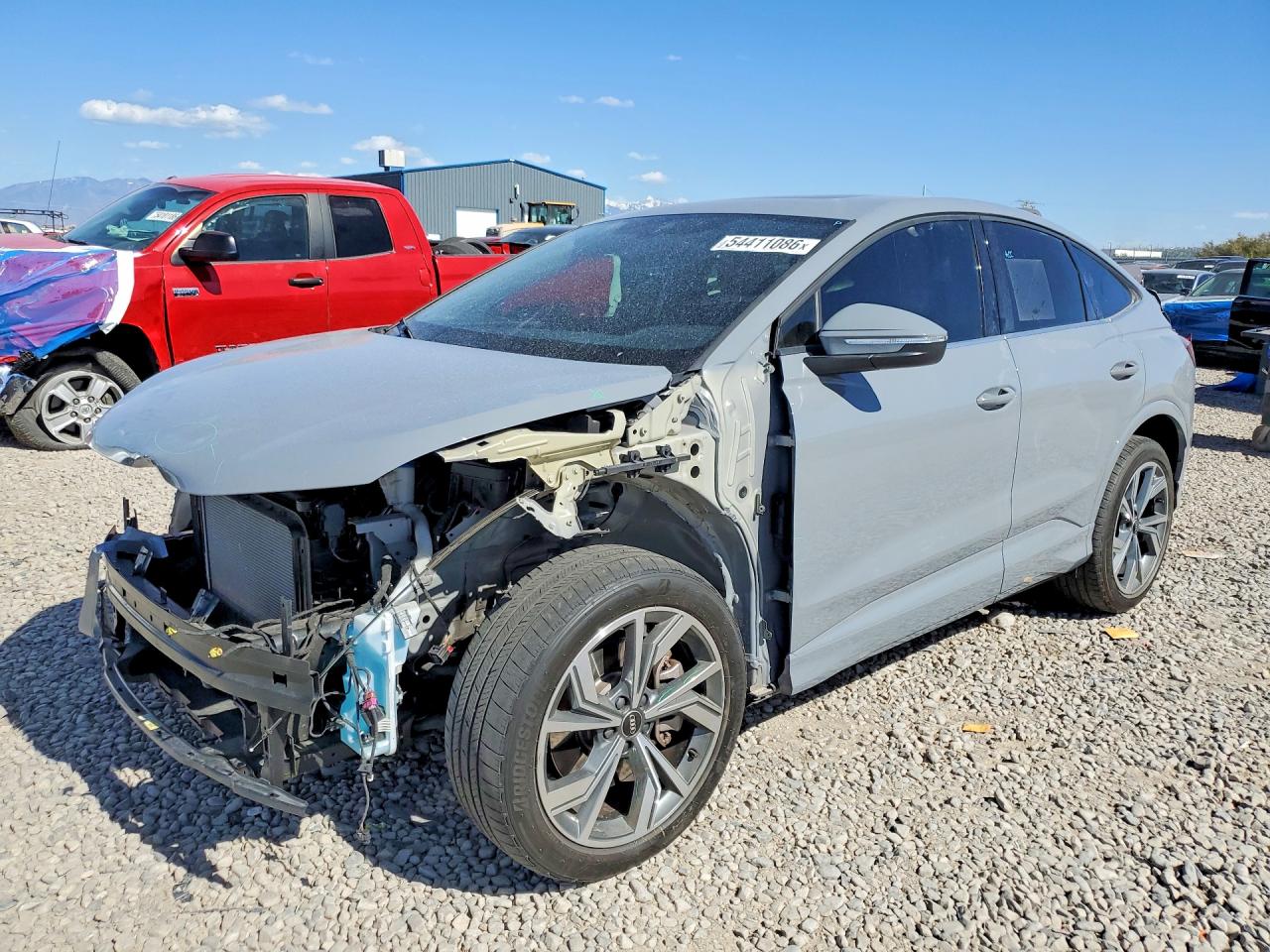 2022 Audi Q4 e-tron, VIN WA1W2BFZ4NP054044 — Перед