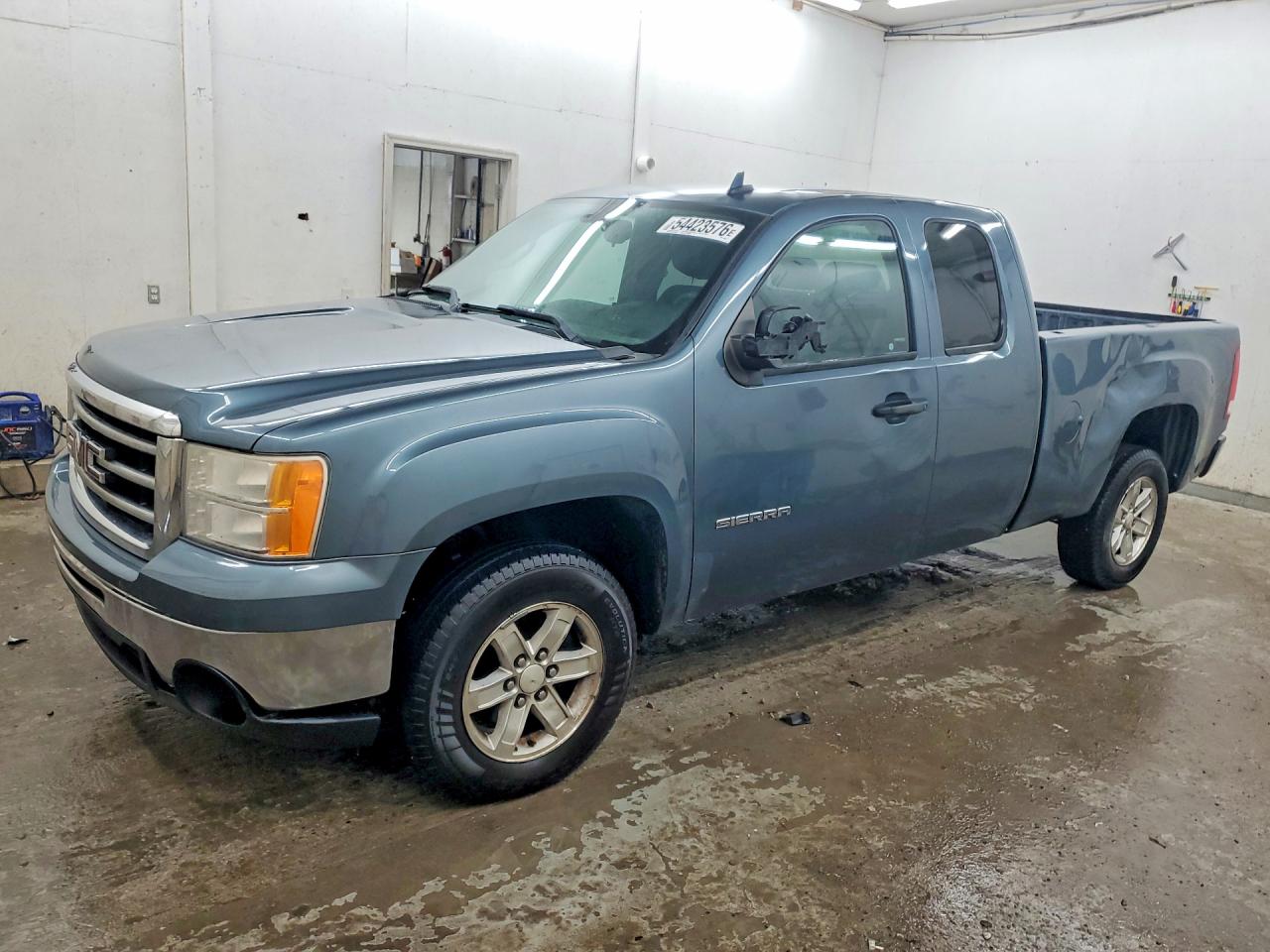 2013 GMC Sierra 1500 SLE, VIN 1GTR1VE06DZ344301 — Side