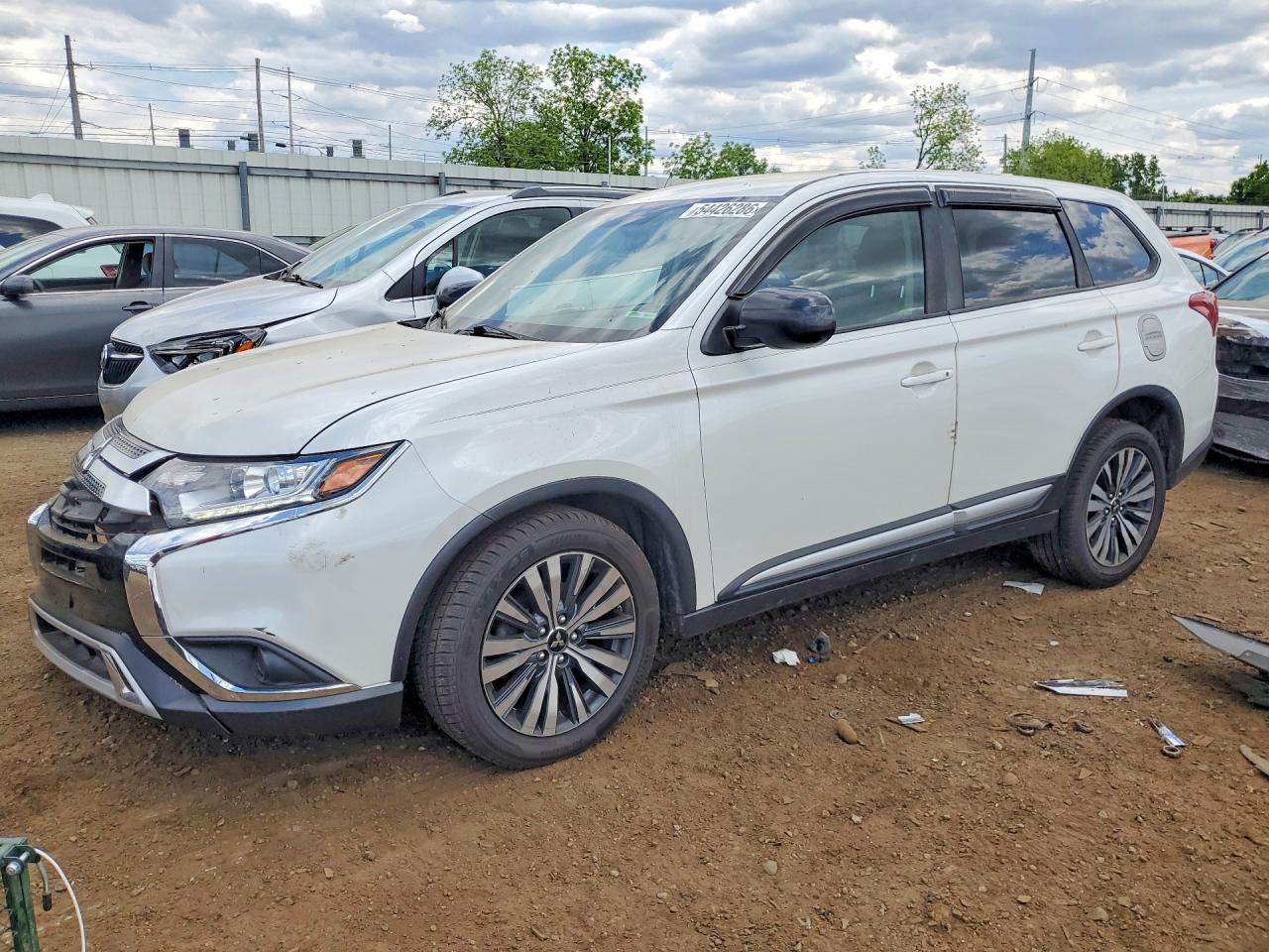 2020 Mitsubishi Outlander ES, VIN JA4AD2A39LZ007262 — Front end