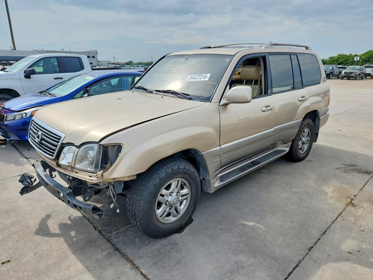 2001 Lexus LX 470, VIN JTJHT00W913503005 — Front end