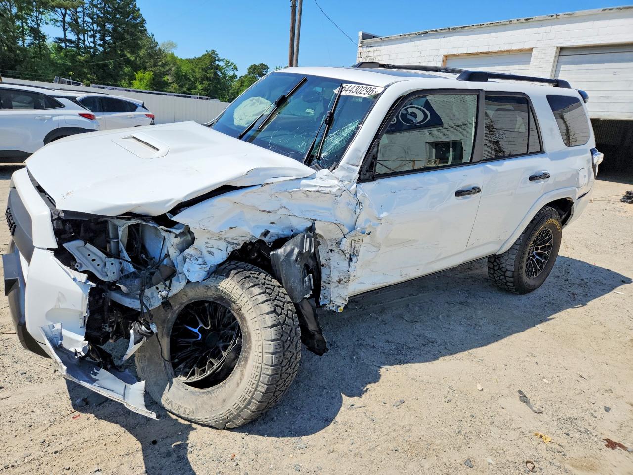 2021 Toyota 4Runner Venture, VIN JTEHU5JRXM5954812 — Front end
