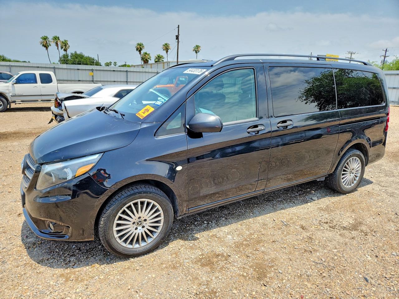 2018 Mercedes-Benz Metris Passenger, VIN WD4PG2EE8J3499744 — Front end