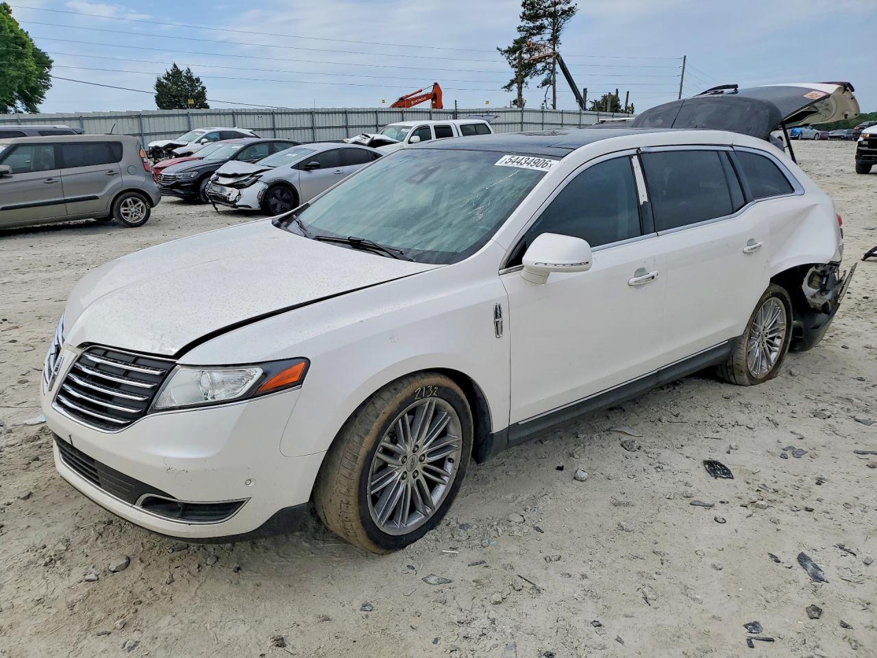2017 Lincoln MKT Elite, VIN 2LMHJ5AT0HBL00072 — Зад