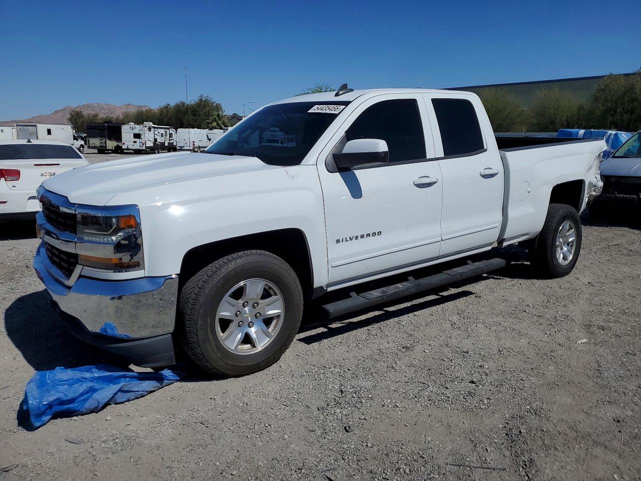 2018 Chevrolet Silverado 1500 LT, VIN 1GCRCREC0JZ140472 — Rear end