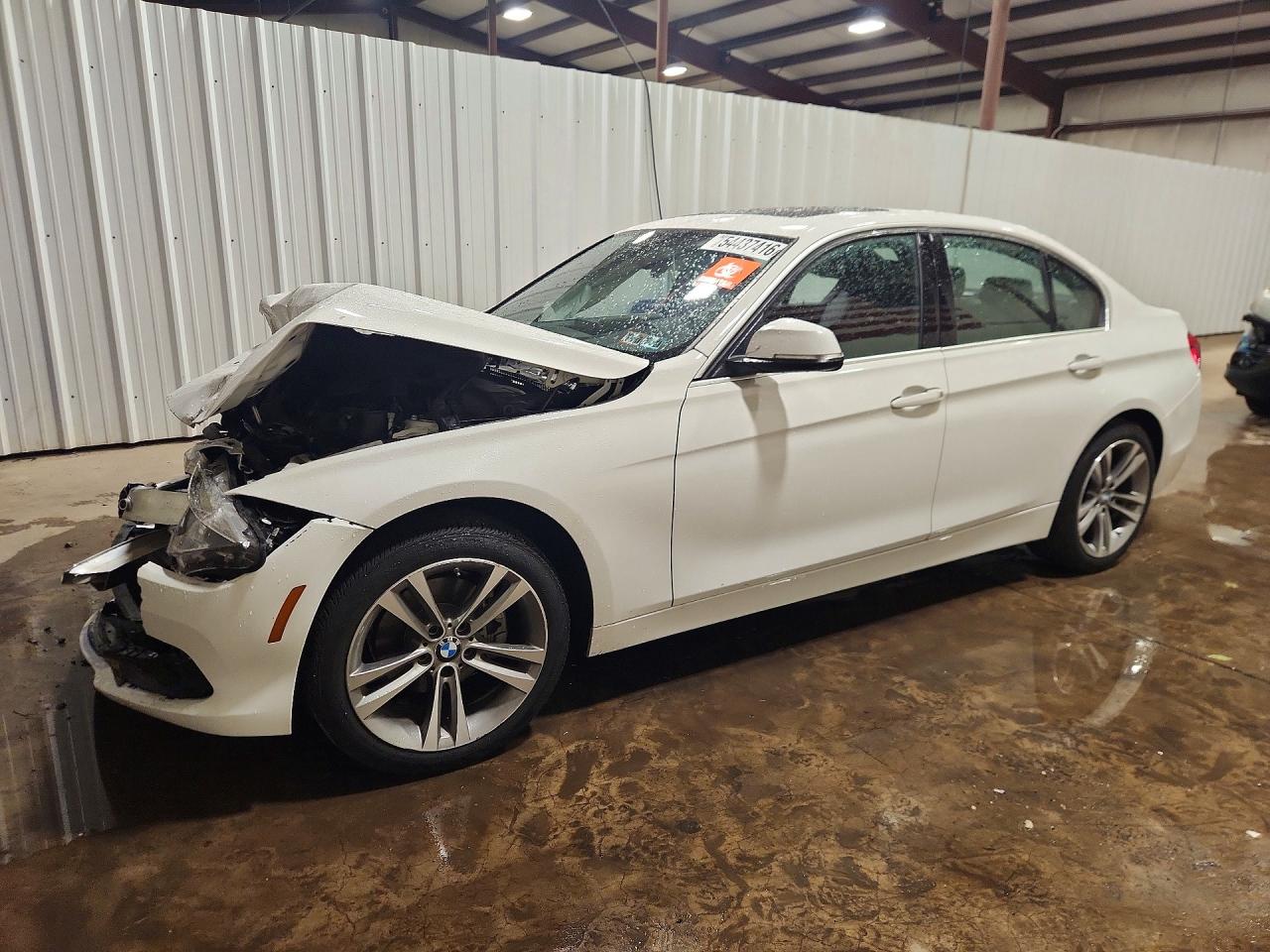 2018 BMW 3 Series 330i xDrive, VIN WBA8D9G54JNU72569 — Перед