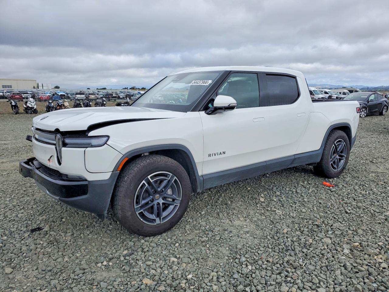 2025 Rivian R1T Adventure, VIN 7FCTGBAA5SN035063 — Front end