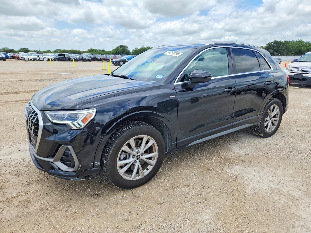 2022 Audi Q3 S line Premium Plus, VIN WA1EECF39N1088780 — Бок