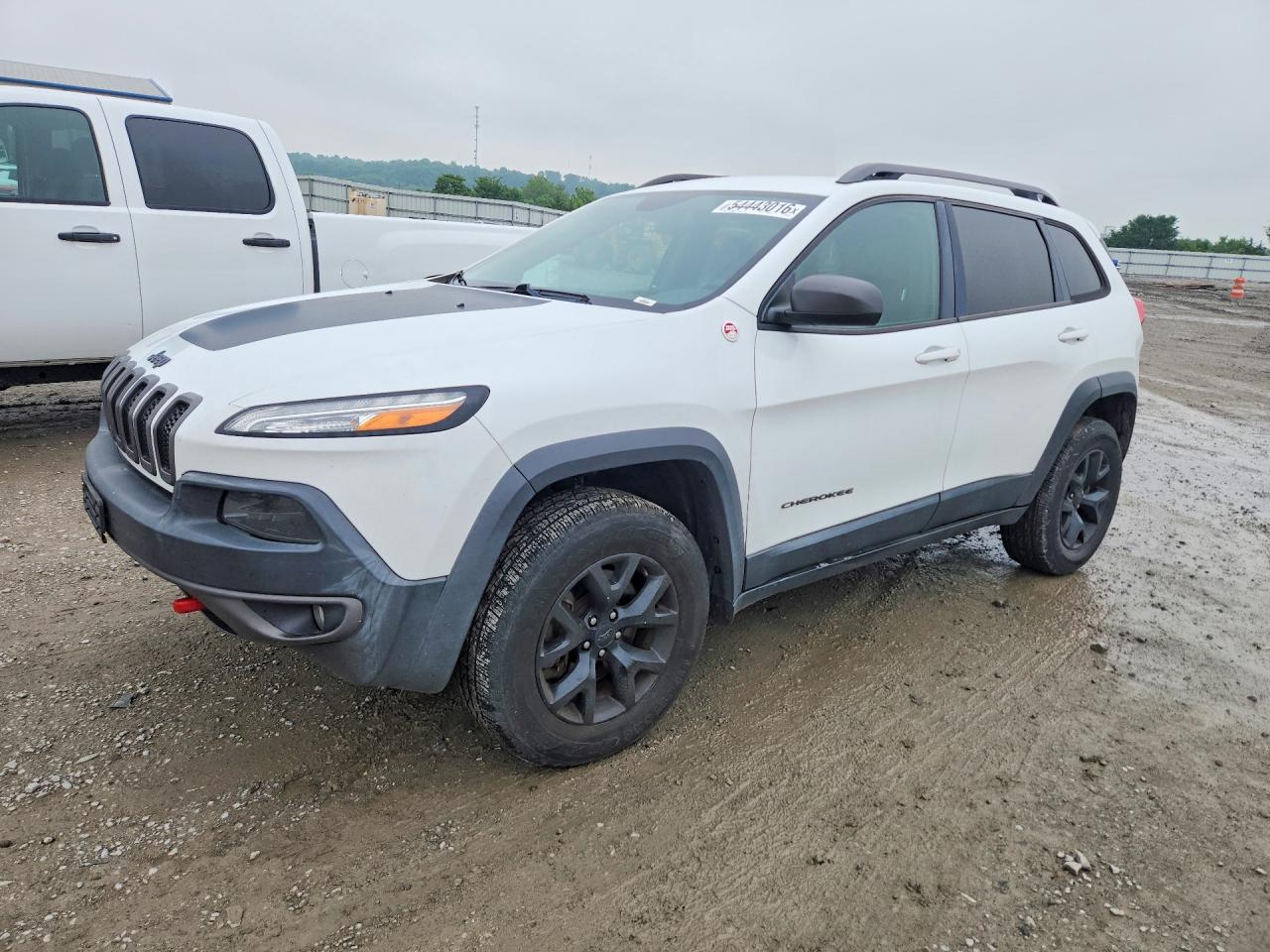2015 Jeep Cherokee Trailhawk, VIN 1C4PJMBS9FW653353 — Мелкие вмятины и царапины