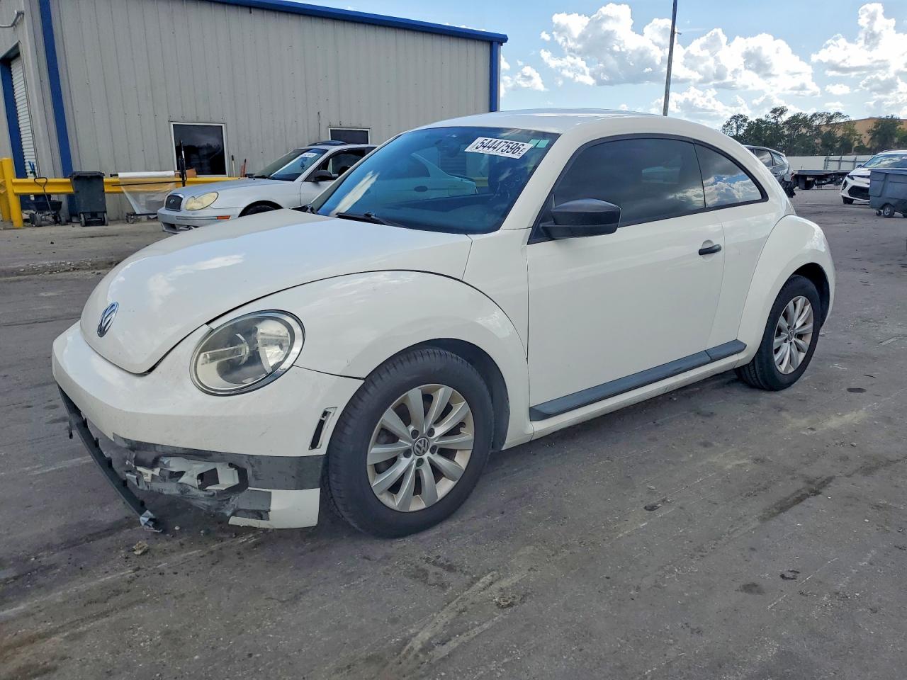 2014 Volkswagen Beetle Entry, VIN 3VWFP7AT9EM624291 — Front end