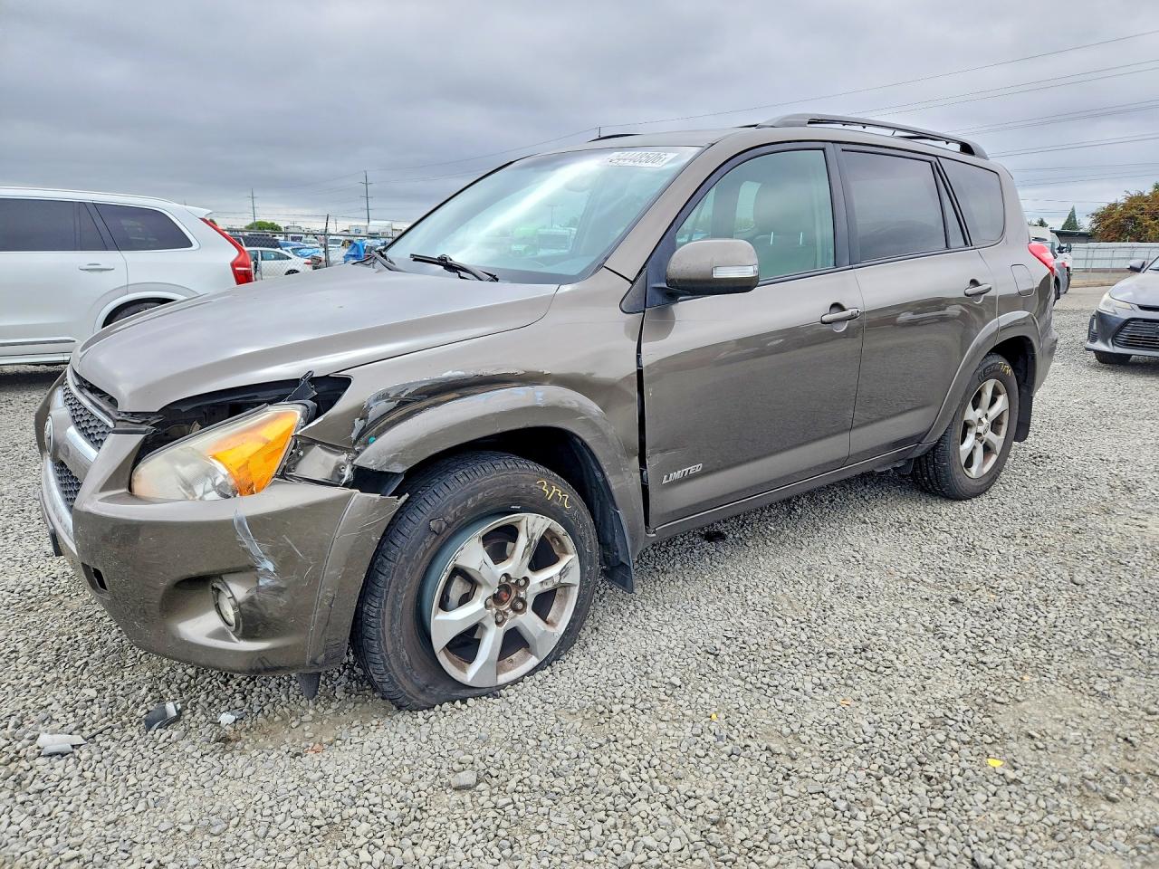 2011 Toyota RAV4 Limited, VIN 2T3DF4DV5BW097062 — Front end