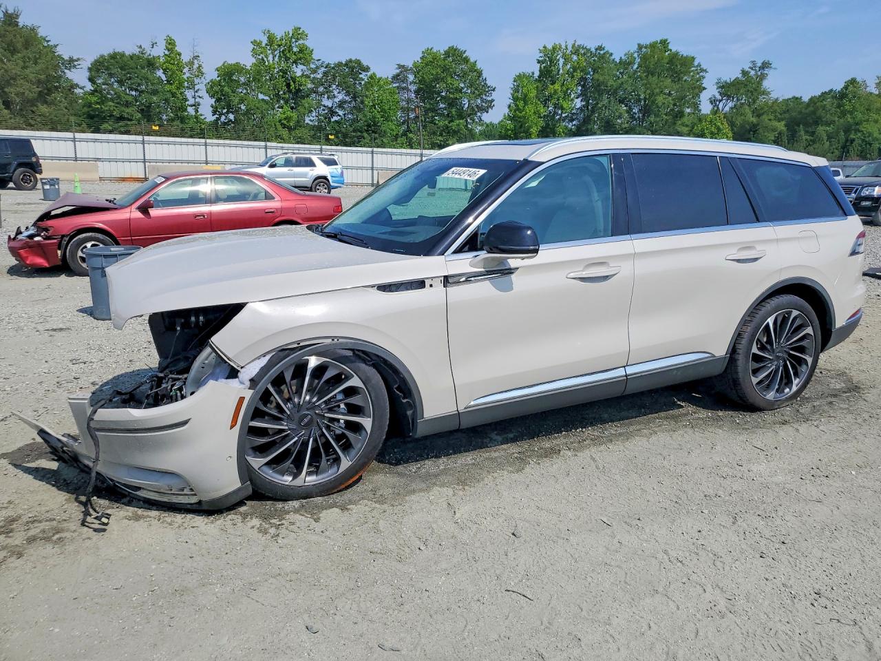2020 Lincoln Aviator Reserve, VIN 5LM5J7XC8LGL03205 — Перед