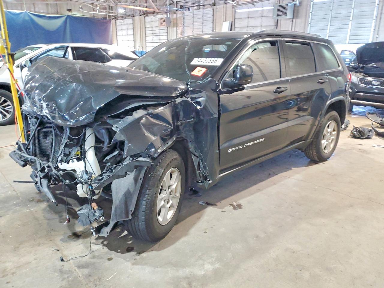 2016 Jeep Grand Cherokee Laredo, VIN 1C4RJFAG9GC357088 — Front end