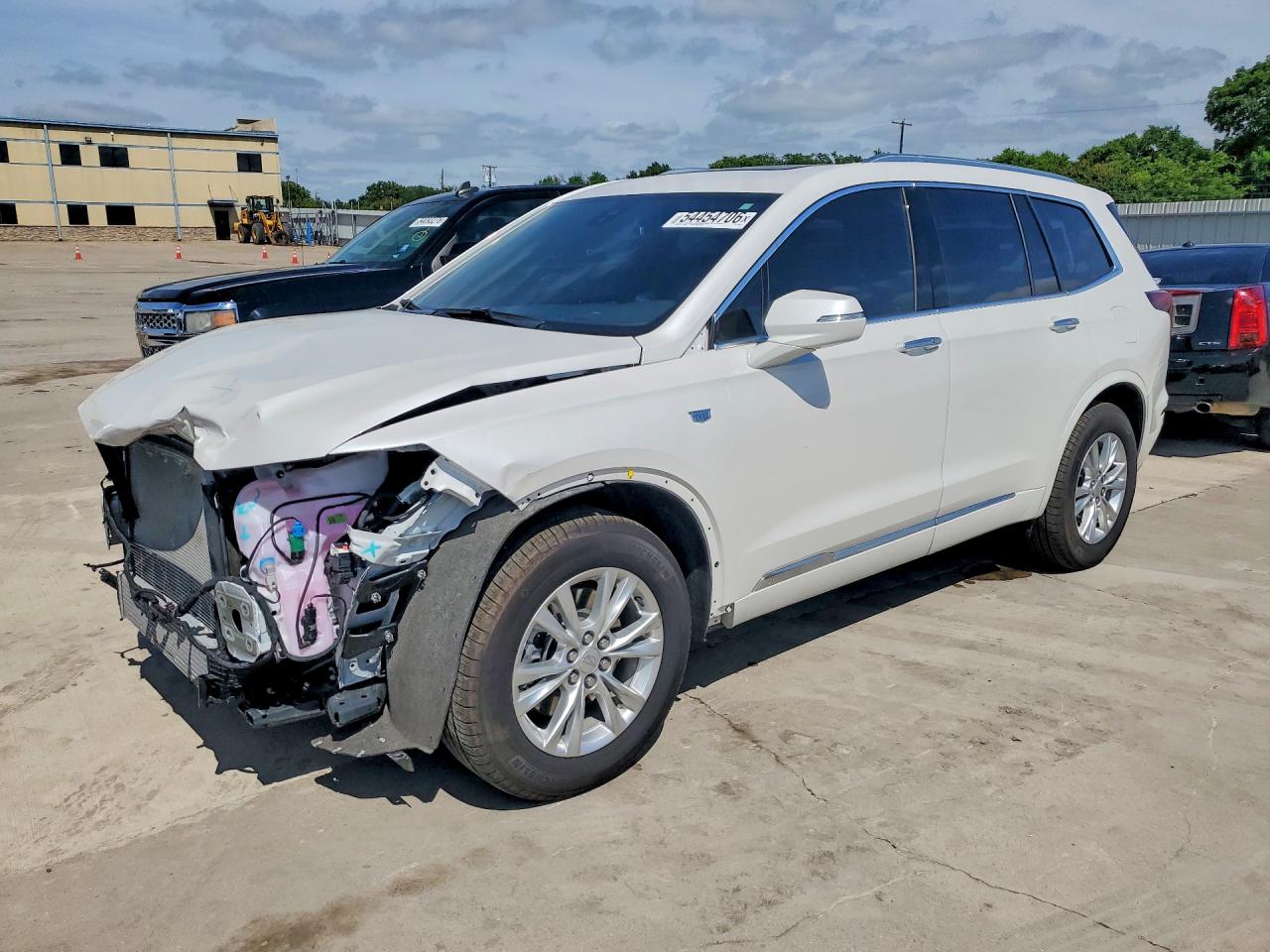 2025 Cadillac XT6 FWD Luxury, VIN 1GYKPAR46SZ145746 — Front end